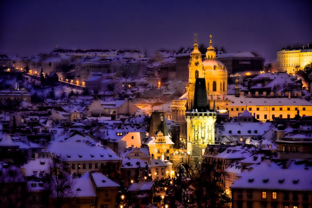 Prag im Winter mit Schnee